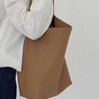 Meina has the same lychee pattern shoulder large bag, bucket bag, summer new women's bag, casual commuting large-capacity tote bag. kupranugario ruda spalva