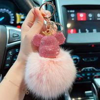 Luxurious Diamond-Studded Bear Keychain with Real Fox Fur - Stylish Accessory and Thoughtful Gift pastelinės rožinės spalvos