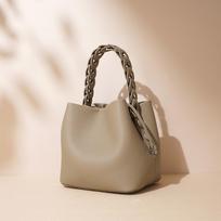 Versatile vegetable blue texture sub shoulder portable summer bag 2025 new fashion messenger bag first layer cowhide bucket bag
