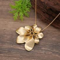 New sub-gold hollow flower snake bone chain long pendant, women's exaggerated high-end flower long necklace