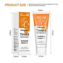 40 ml VC kremas nuo saulės drėkina, šviesina, gaivina ir izoliuoja UV spindulius, todėl vasarą išeinant į lauką odai nereikia nerimauti 40ML