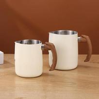 600/900ML Milk Frothing Pitcher with Precise Scale Wooden Handle Dripless Spout Stainless Steel Latte Coffee Cup Coffeeware 900ML balta