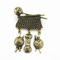 Vintage Sweater Brooch Creative Alloy Hairball Fringed Corsage Fashion Simple Coat Accessories black
