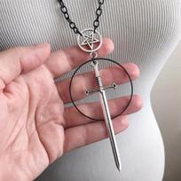 Raganos ritualų karoliai Pentagramos pakabukas Šventasis kardas Gotikiniai papuošalai Madinga juoda grandinėlė Moterims Dovana Ilgas