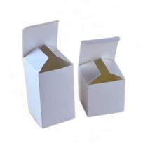 Maža kvadratinė balta kartoninė pakavimo dėžutė 350g white card; 3*3*3 (matte laminated)