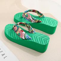 Summer New Women's Thick Bottom Herringbone Slippers Bohemian Satin Cloth Belt National Fashion Wear Beach Slippers Women Shoes 36 žalia
