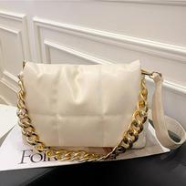 Minkštas erdvus paminkštintas pečių krepšys moterims Madingas odinis pasiuntinių krepšys Storos grandinėlės Crossbody Bag Madinga languota rankinė 32*11*21cm smėlis