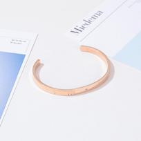 Titanium steel bracelet fashion Tongler opens C -shaped eroded Roman numerals