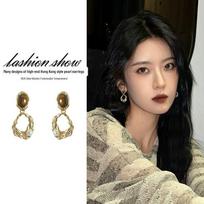 Hong Kong Retro Tiger Eye Geometric Coffee Earrings for Women – Stylish and Versatile A2089 auksas