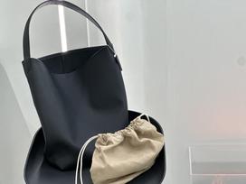 Genuine leather tote bag, textured cowhide underarm bag, niche commuting single shoulder mother bucket bag, large capacity Small 31 * 32 * 12cm gray