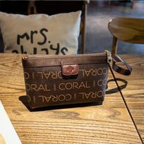 New Fashionable Designer Women's Clutch Bag, Fashionable and Light Small Square Bag Casual All Matching Simple Clutch Bag