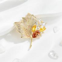 Aukščiausios klasės prabangi krištolinių klevo lapų sagė moterims Elegantiška išskirtinė kalnų krištolinio akmens sagė su tulpe gėlėta sagė pokylių vestuvių papuošalai 1PCS žalia