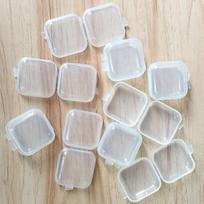 Maža plastikinė dėžutė su dideliu skaidrumu ausų kištukams, kosmetikai, papuošalams ir žvejybiniams kabliukams laikyti 3.5*3.5*1.8 skaidri