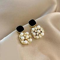 Light luxury high-end square pearl retro Hong Kong style hollow temperament high-end design stud earrings women