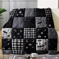 Helovino tematikos juodai baltas patchwork antklodė, jaukus pledas sofai, geometriniai raštai, įskaitant languotą, žvaigždutes, mėnuliukus, moliūgus 75cmx90cm gray