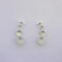 New Fashion Star Same Style Soft Mountain Bright Silver Small Flower Earstuds Earbone Clip gray