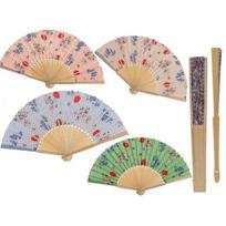 Eventail motifs fleurs orientales décoration en bambou beige
