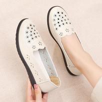 Fashion Baotou Hollow Soft Sole Mom's Shoes Sandals Summer Comfort Flat Sole Women's Shoes Hole Leather Shoes Middle and Old Age Shoes 35 smėlis