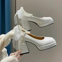 Madingi moteriški aukštakulniai su elegantiškais kaspinėliais Moteriški batai vakarėliui Kvadratinis pirštas Perlų sandalai Storo kulno batai moterims Retro Zapatos2025 35