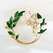 Stilingas ir paprastas lašinantis aliejų gardenijos sagė, moteriška elegancija, universalus temperamentas, emalio lydinio smeigtuko aksesuarai beige