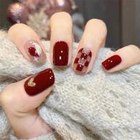 24 Pieces of Nail Art Patches with A Jujube Red Sweetheart and White Checkerboard Pattern Featuring A Heart-shaped Nail Design raudona