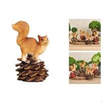 Sodo skulptūra Voverės ornamentas Gyvūno modelis Naujovės statula Dervos figūrėlė parkui with pine cone