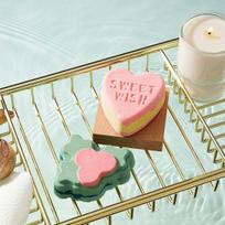 ROUND A'ROUND Joyful Bubble Bath Bomb Duo Gift Set (Sweet Wish + Merry Mistletoe)