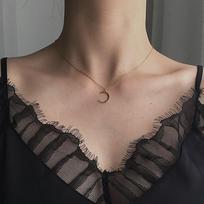 2025 new niche design moon necklace female tide collarbone chain short simple temperament cold wind Korean version