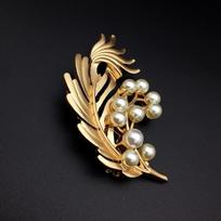 Vintage Victorian Garden Leaf Pearl Brooch Pin Accessories Matte Gold Color Party Wedding Brooches Gift beige