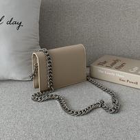 ins super fire thick chain Hong Kong style small bag women's new high-end versatile fashion chain single shoulder oblique span bag smėlis