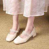 Fashion 2024 New Red Wedding Shoes Square Toe Shallow Pearl Non-slip Mary Sandals Dress for Promenade Rubber Upper Casual Shoes 35 abrikosas