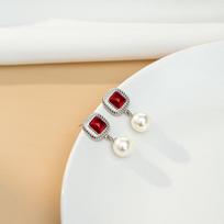 Banyan Tree S925 Silver Retro Red Square Pearl Earrings - Women's Second-hand Light Luxury Accessories Gold, ES1792 balta