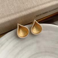 French Retro Metal Earrings Brushed Millet Beads Niche Fashionable Stud Earrings Heavy Industry Three-Dimensional Earrings Tide gray
