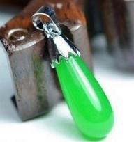 Pretty New Natural Green Natural JADE Teardrop Pendant