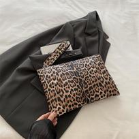 Stylish And Simple Leopard Print Clutch Bag, Foreign Style, High Value, Rivet Small Square Bag. ruda