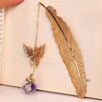 Exquisite Metal Feather Bookmark with 3D Butterfly Pendant - Portfolios for Book Lovers, Writers, Readers,Unique Gift for Wedding Decor, Art Supplies beige