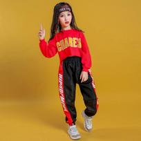 Hiphopo kostiumai, merginos, hiphopo kostiumai, madingos merginos, džiazo kostiumai, korėjiečių asmenybės pasirodymai podiumu 180 raudona