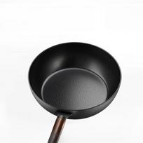 Flat Bottomed Iron Pot with Hammer Pattern Household Coating Old-fashioned Non Stick Pot Forged Stir Fry Pan Stir Fry Pan Induction Cooker Gas Stove 24cm juoda
