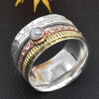 Perlo akmens žiedas, 925 svarų sterlingų sidabro suktukas žiedas Nerimo žiedas, Boho žiedas, Etninis rankų darbo meditacijos žiedas Trijų spalvų suktukas žiedas 6 sidabras