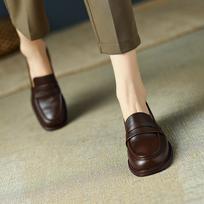 Huge lightweight~ round head shallow mouth small leather shoes women's 2024 new brown thick medium heel single shoes 35 ruda