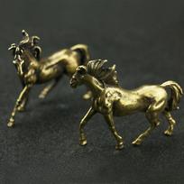Naujas senovinis varis, 1 pora arklių miniatiūros figūrėlės papuošalai, masyvus žalvaris, žirgynas, statula, rašomojo stalo papuošalai, namų dekoras a pair black