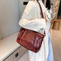 Vintage Large Capacity Oil Wax Leather Shoulder Bag High-Grade Red Student Commuter Crossbody Bag Women New Simple Underarm Bag (30cm<Max Length<50cm)