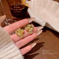 Elegant Camellia Metal Flower Earrings - Hong Kong Retro Style for Women A2015 auksas