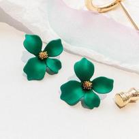 Vintage Golden Hollow Flower Earrings Long Korean Earrings for Girl Women Small Daisy Tassel Accessories Jewelry GIfts violetinė