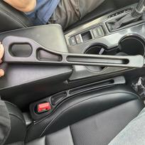 2 vnt. Automobilio sėdynės tarpų užpildas Sėdynės plyšio laikymo dėžutė Krepšys tarp sėdynių Konsolės organizatorius Dekoracija Interjeras Automobilio aksesuarai