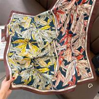 Šalikai moterims Lengvi madingi kaklaskarės spausdinti gėlių raštais skarų įvyniojimai 90x90cm gray