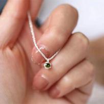 „GemChic“ moteriški pakabukai, kaklo papuošalai, spindinčios žvaigždės grandinėlė, žalia cirkonio, aukštos kokybės karolių priedai Gimtadienio kalėdiniai papuošalai beige