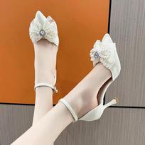 2024 Summer New External Sandals Women's Pointed Bow Pearl Shallow Mouth Fairy Style Comfortable High Heel Single Shoes 34 smėlis