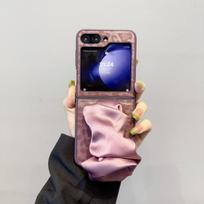 Leopard Print Ultra Thin Folding Phone Case for Samsung Galaxy Z Flip 6 5 4 3 Ins Fashion Scarf Wrist Strap Cover Shockproof For Samsung Z Flip4 violetinė