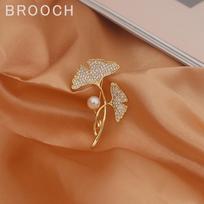 High-End Xiaoxiang Ginkgo Biloba Leaf Diamond Pearl Brooch Fashion Creative Anti-Light Clothes Accessories brown